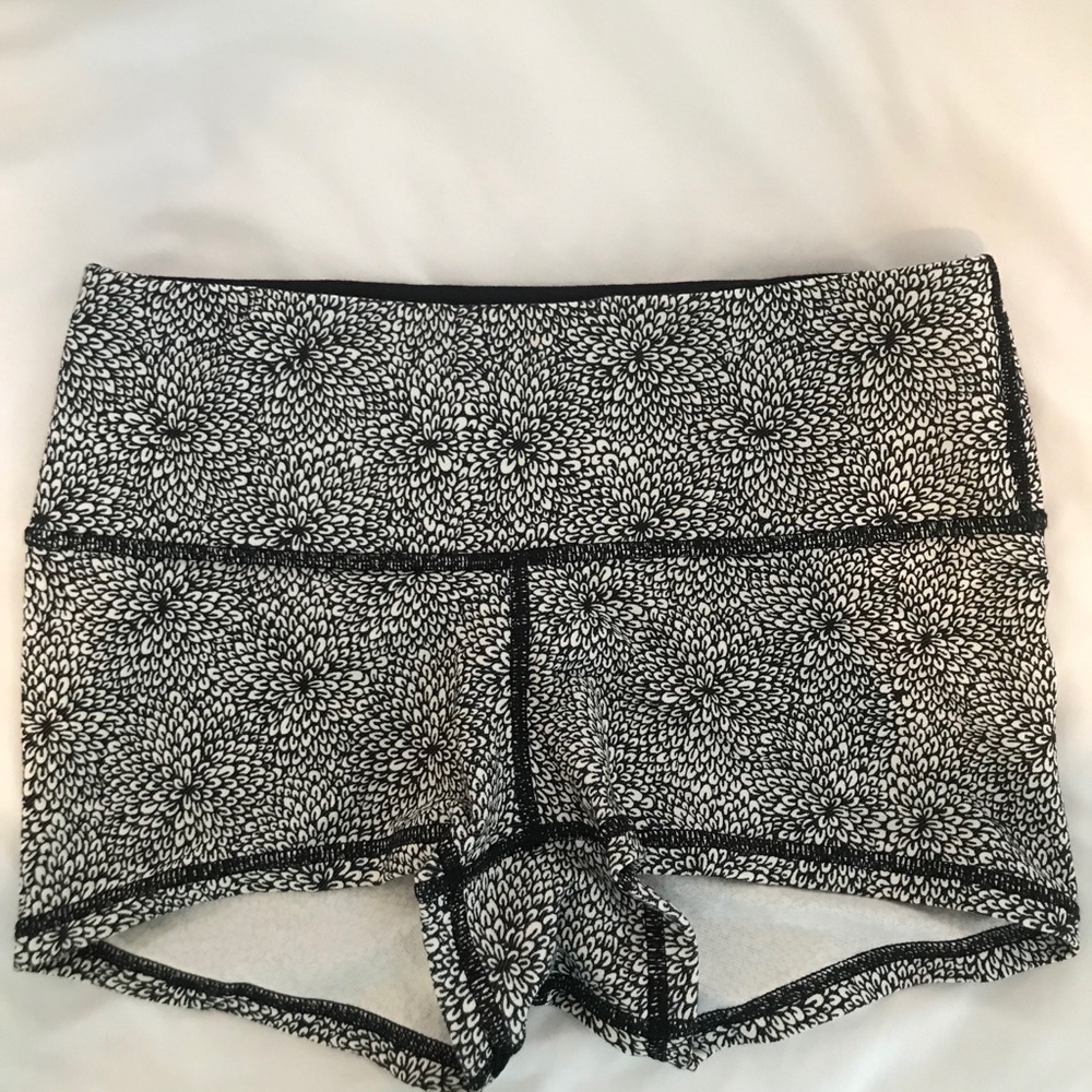 lululemon short size 4